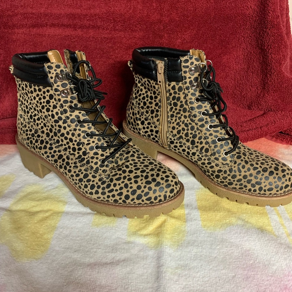 Leopard print Moto combat Boots Ankle w/ laces and inner zippers and square heel